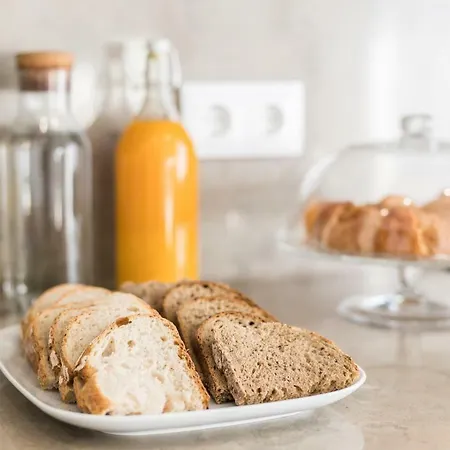 Airport Bed and Breakfast 4*
