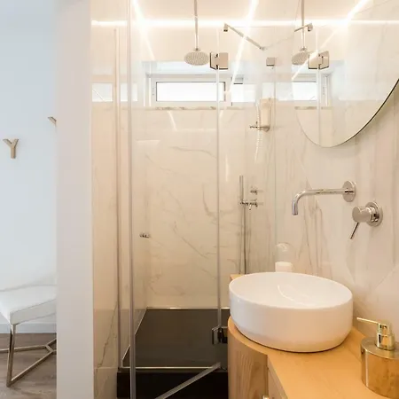 Bed & Breakfast Airport 4*