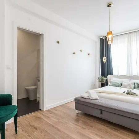 Airport Bed & Breakfast