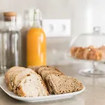 Airport Bed & Breakfast 4*