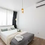 Bed & Breakfast Airport 4*