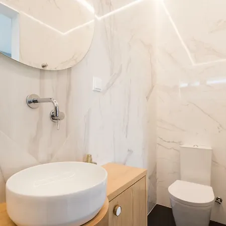 Airport Bed & Breakfast Lisbon
