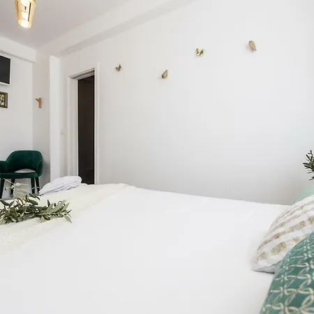Airport Bed & Breakfast Lisbon