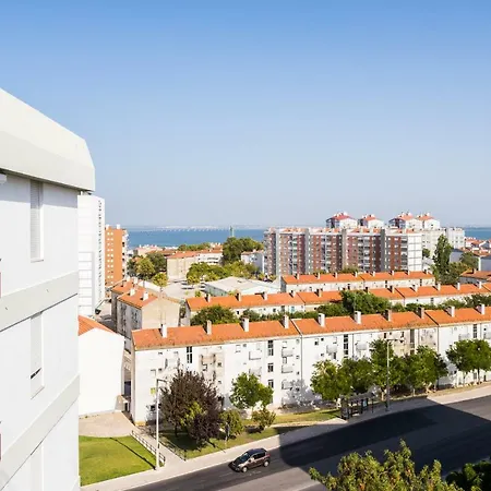 Airport Bed & Breakfast Lisbon